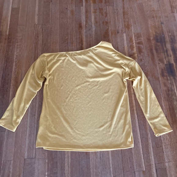 Listicle Women’s Off Shoulder Cold Shoulder Sweater Top Large Golden Yellow NWT - Picture 3 of 9
